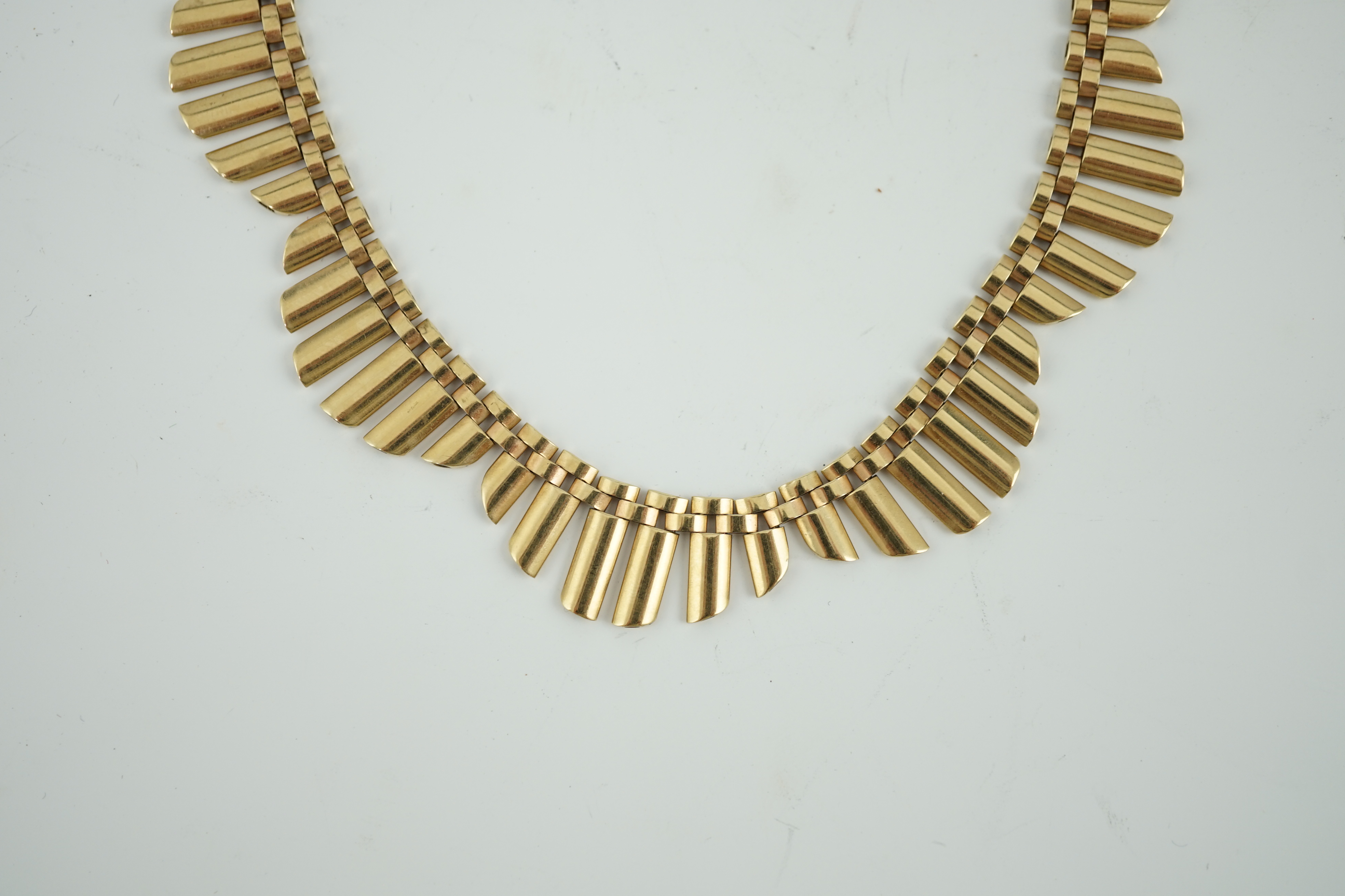 A 1970's 9ct gold fringe necklace